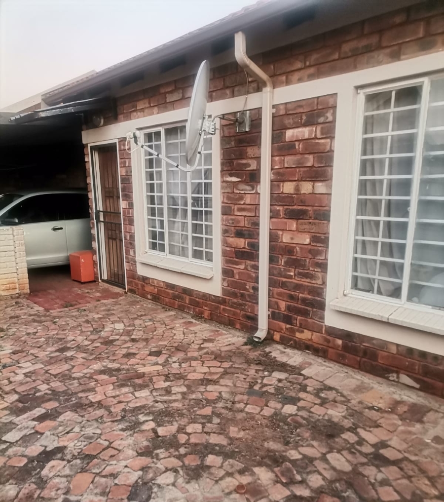 2 Bedroom Property for Sale in The Orchards Gauteng