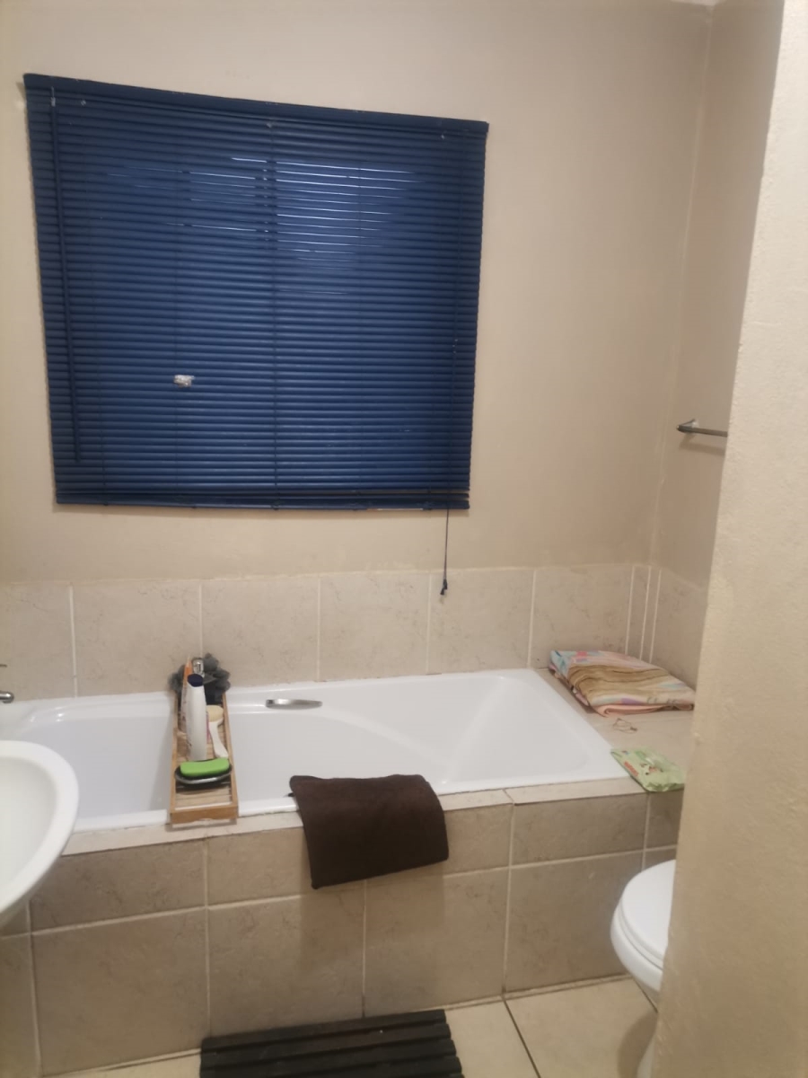 2 Bedroom Property for Sale in The Orchards Gauteng