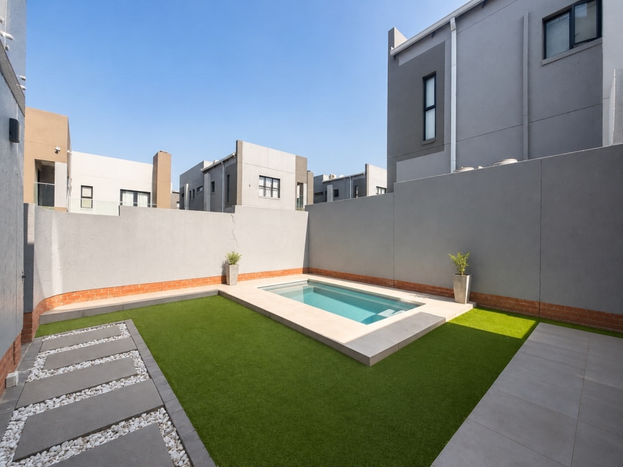 To Let 4 Bedroom Property for Rent in Bryanston Gauteng