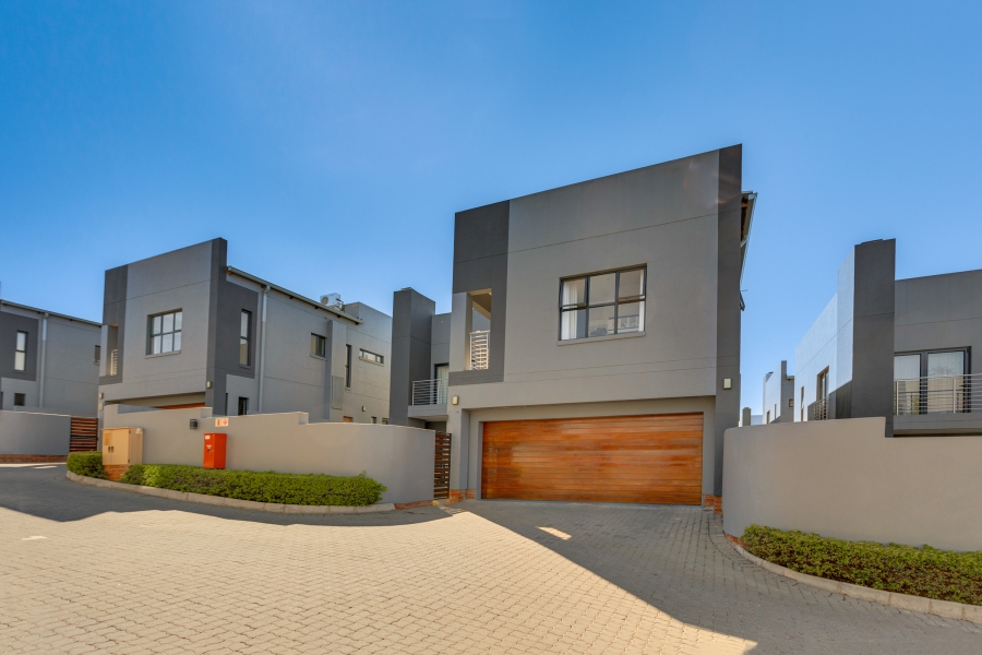 To Let 4 Bedroom Property for Rent in Bryanston Gauteng