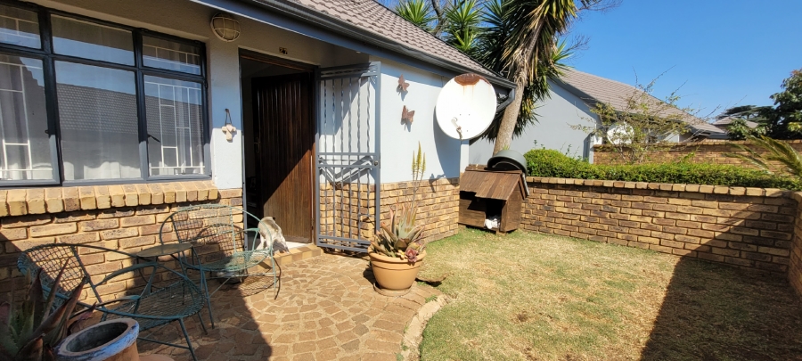 2 Bedroom Property for Sale in Bonaero Park Gauteng