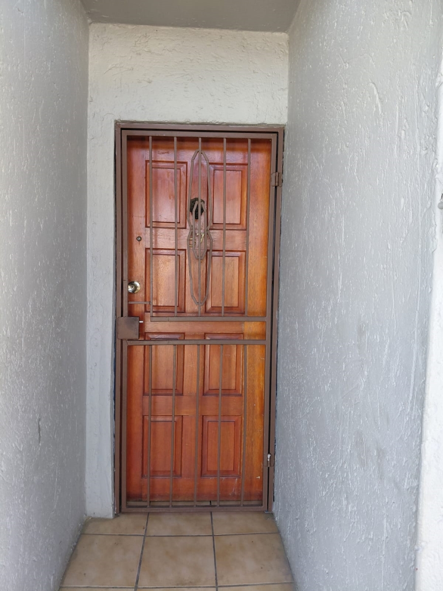 2 Bedroom Property for Sale in Vorna Valley Gauteng