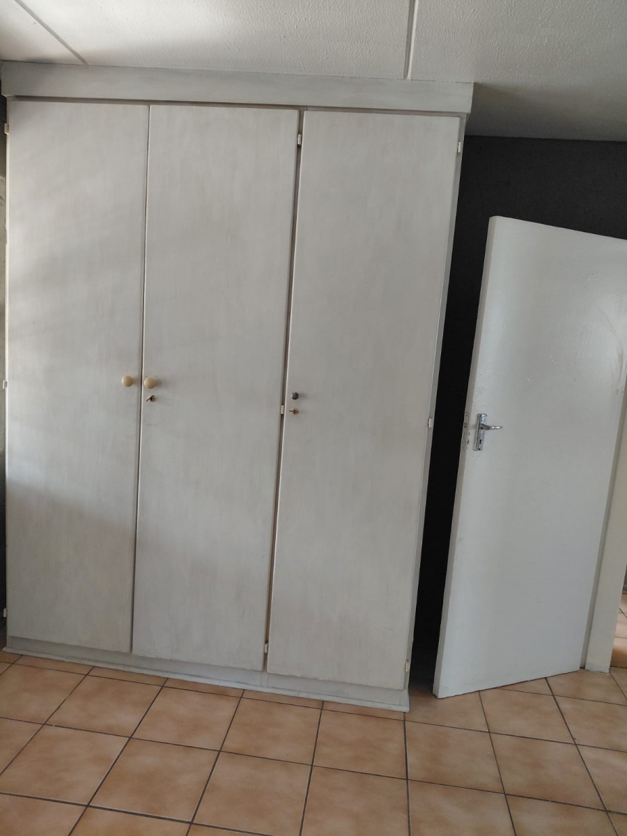 2 Bedroom Property for Sale in Vorna Valley Gauteng