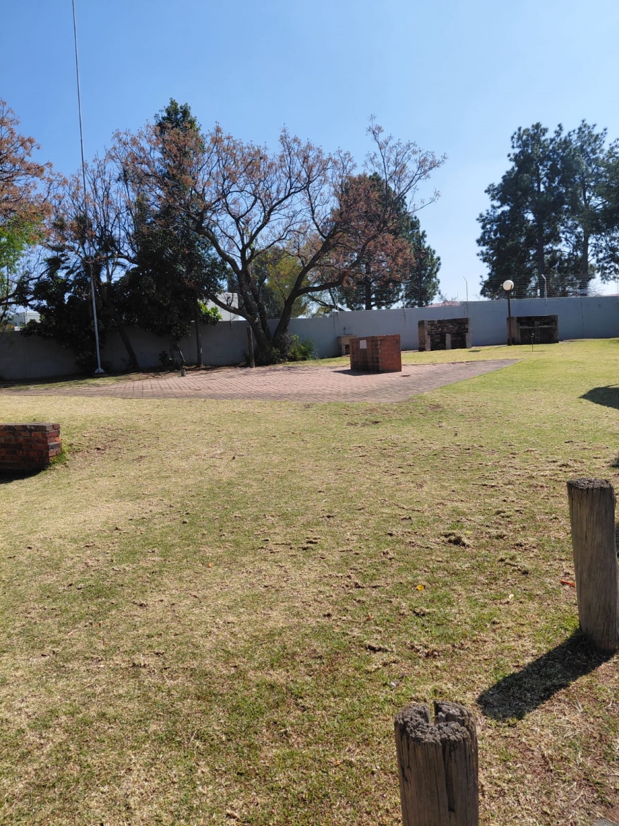 2 Bedroom Property for Sale in Vorna Valley Gauteng