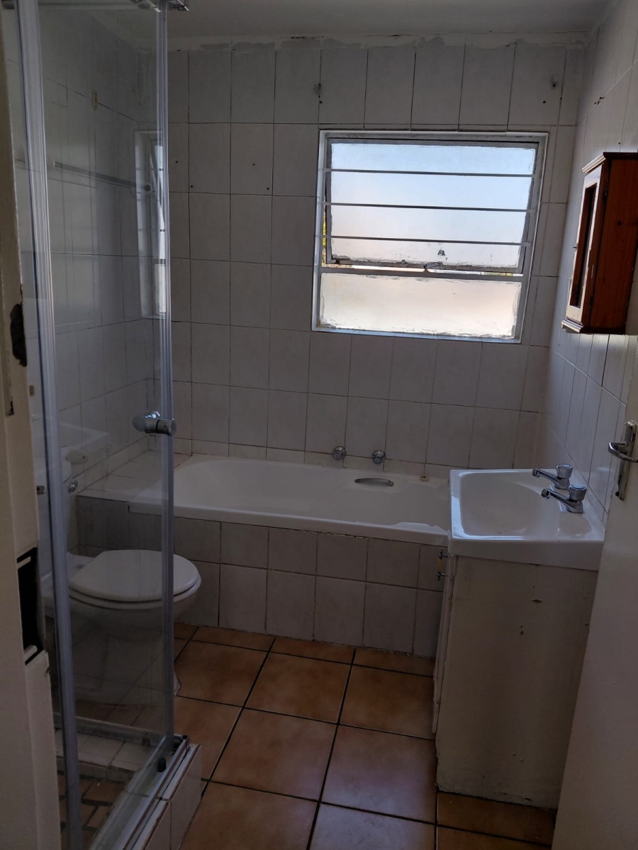 2 Bedroom Property for Sale in Vorna Valley Gauteng