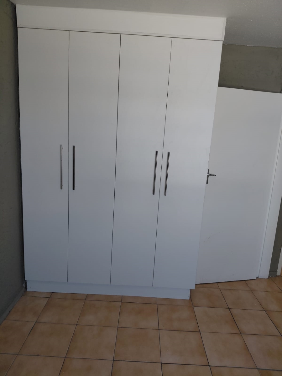 2 Bedroom Property for Sale in Vorna Valley Gauteng