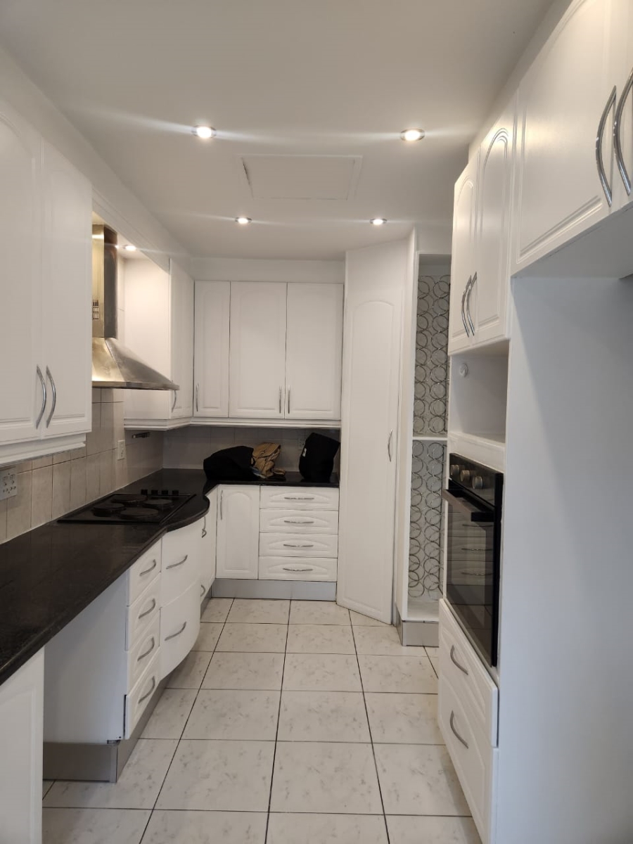 To Let 3 Bedroom Property for Rent in Bryanston Gauteng