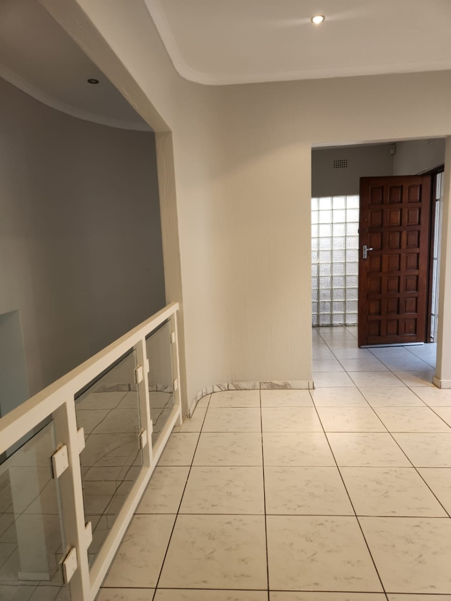 To Let 3 Bedroom Property for Rent in Bryanston Gauteng