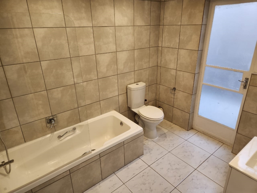 To Let 3 Bedroom Property for Rent in Bryanston Gauteng