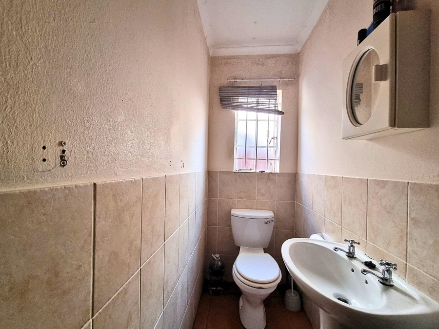 2 Bedroom Property for Sale in Noordwyk Gauteng