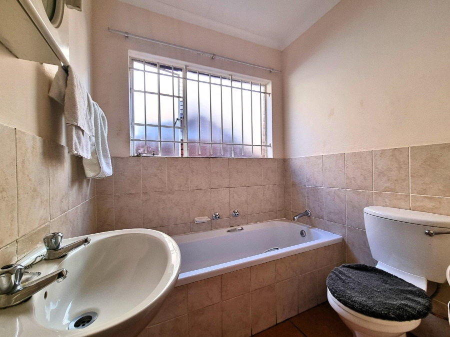 2 Bedroom Property for Sale in Noordwyk Gauteng