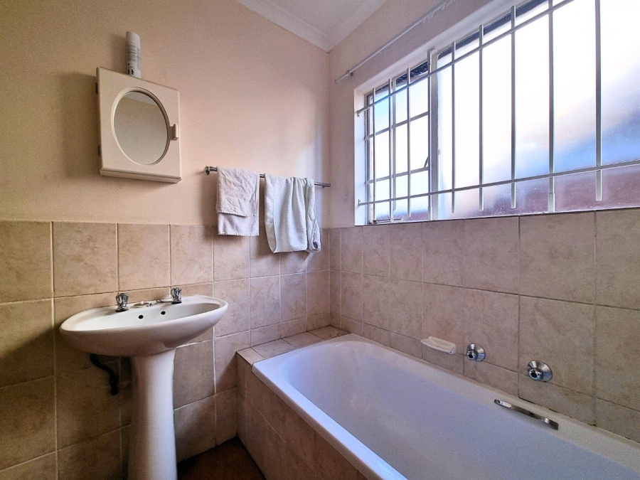 2 Bedroom Property for Sale in Noordwyk Gauteng