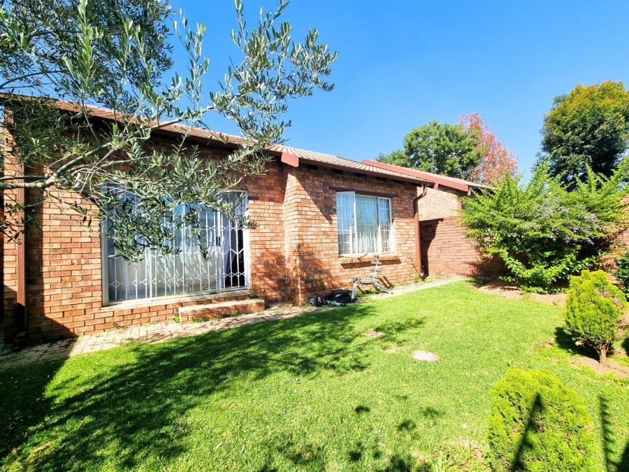 2 Bedroom Property for Sale in Noordwyk Gauteng