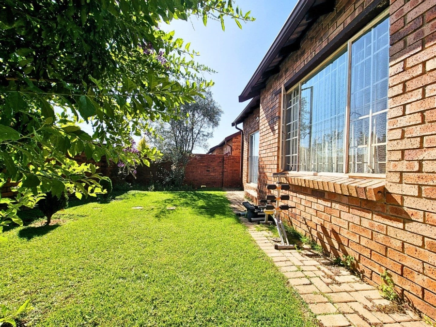 2 Bedroom Property for Sale in Noordwyk Gauteng