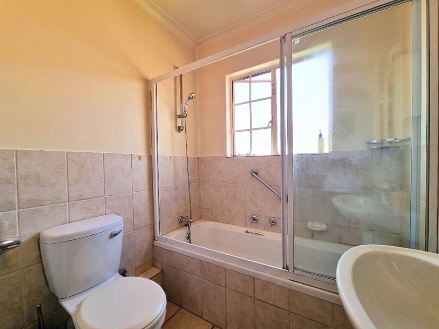 2 Bedroom Property for Sale in Noordwyk Gauteng