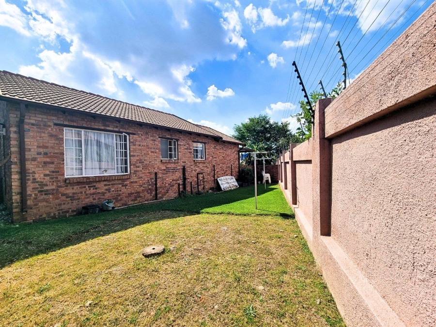 2 Bedroom Property for Sale in Noordwyk Gauteng