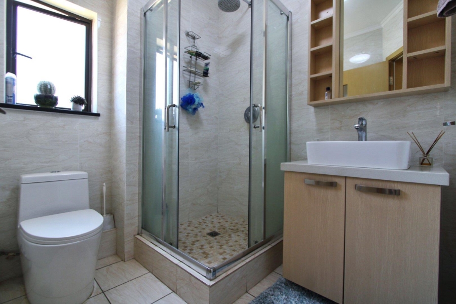 2 Bedroom Property for Sale in Blue Hills AH Gauteng