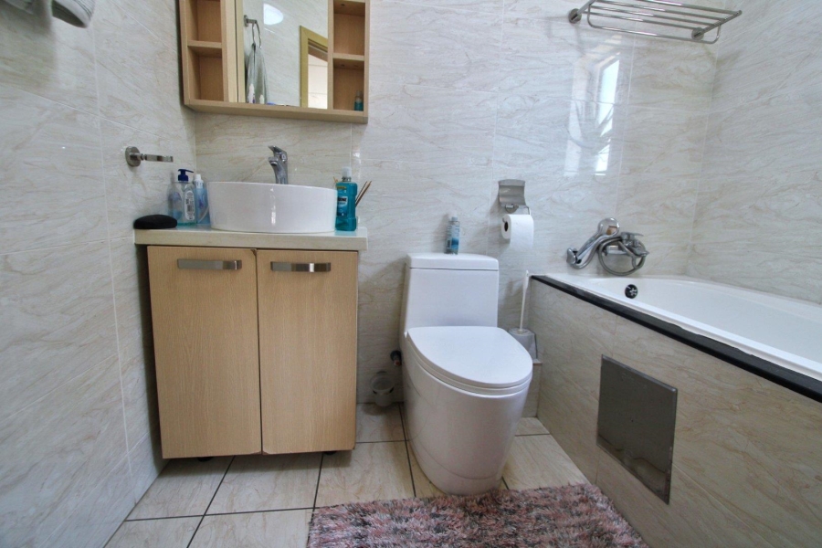 2 Bedroom Property for Sale in Blue Hills AH Gauteng