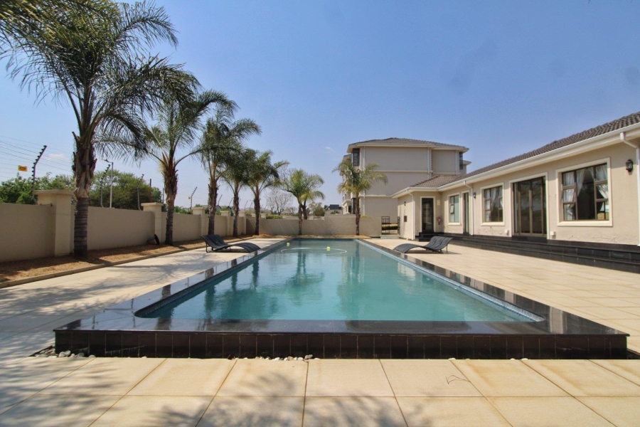 2 Bedroom Property for Sale in Blue Hills AH Gauteng