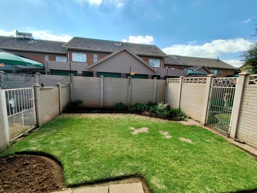 To Let 2 Bedroom Property for Rent in Three Rivers Proper Gauteng