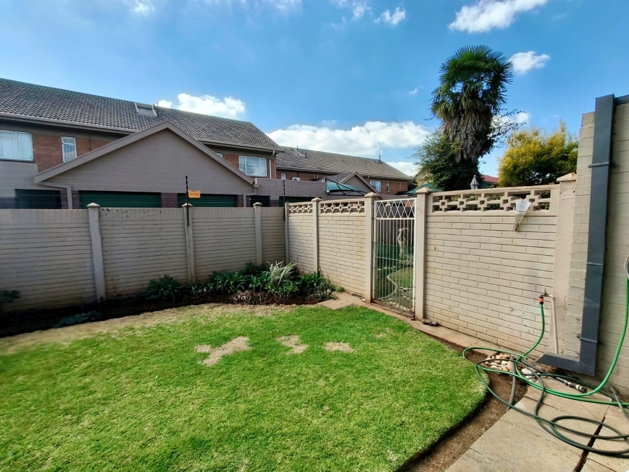 To Let 2 Bedroom Property for Rent in Three Rivers Proper Gauteng