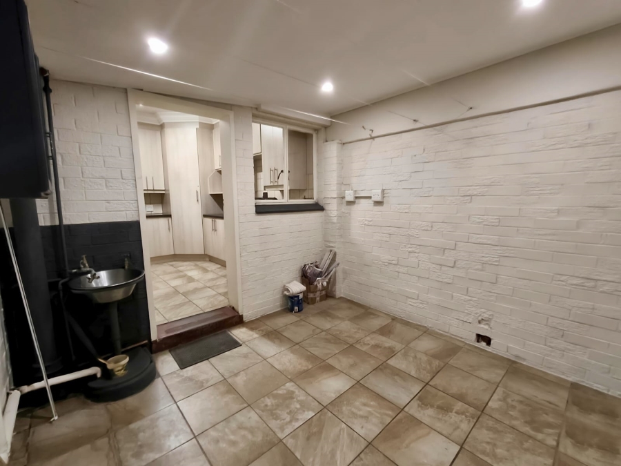 To Let 2 Bedroom Property for Rent in Three Rivers Proper Gauteng