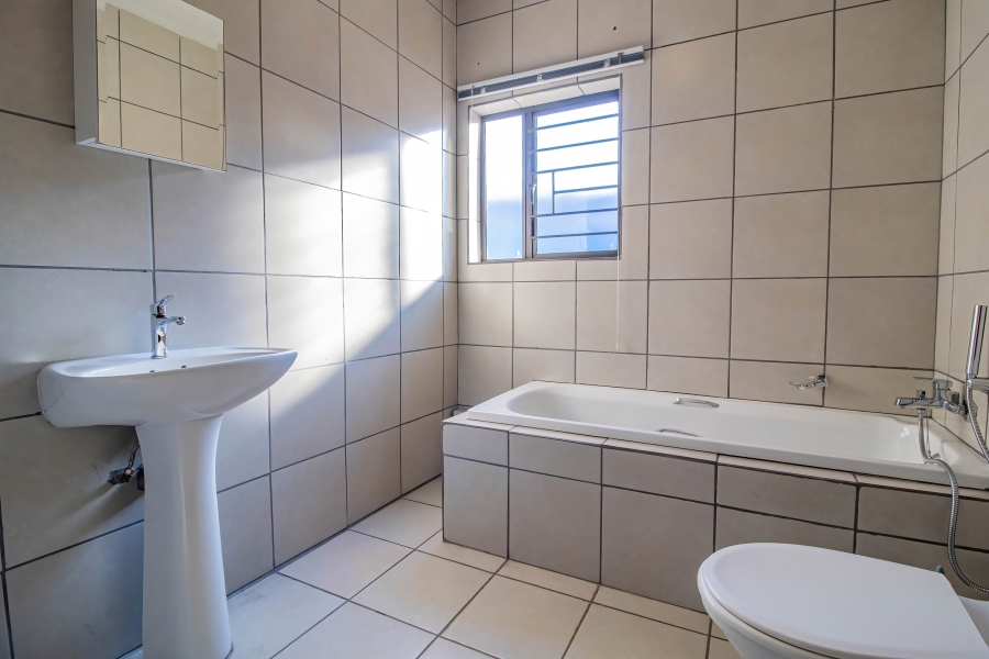 2 Bedroom Property for Sale in South Crest Gauteng