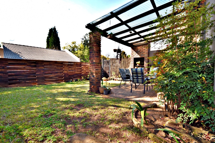2 Bedroom Property for Sale in Sonneglans Gauteng