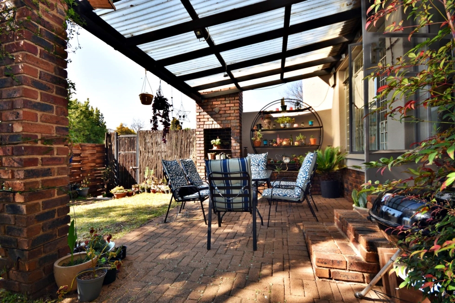 2 Bedroom Property for Sale in Sonneglans Gauteng
