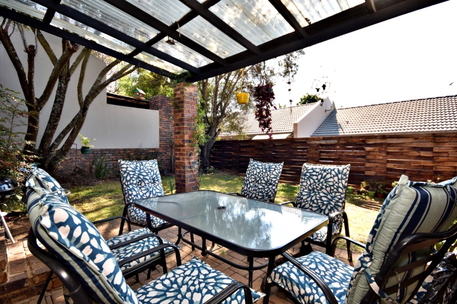 2 Bedroom Property for Sale in Sonneglans Gauteng