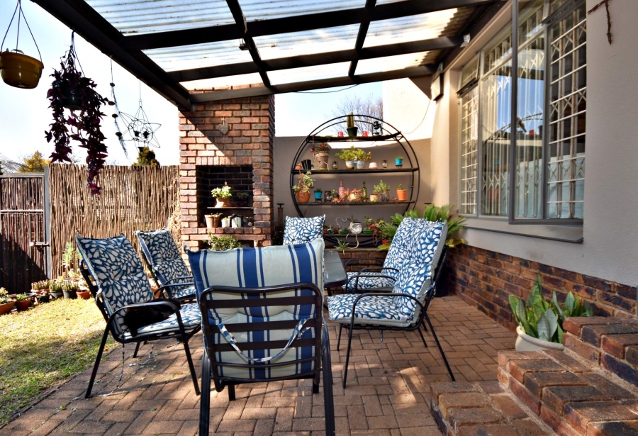 2 Bedroom Property for Sale in Sonneglans Gauteng