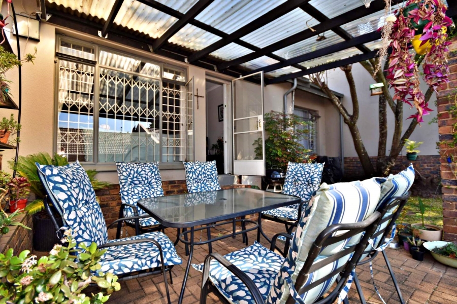 2 Bedroom Property for Sale in Sonneglans Gauteng