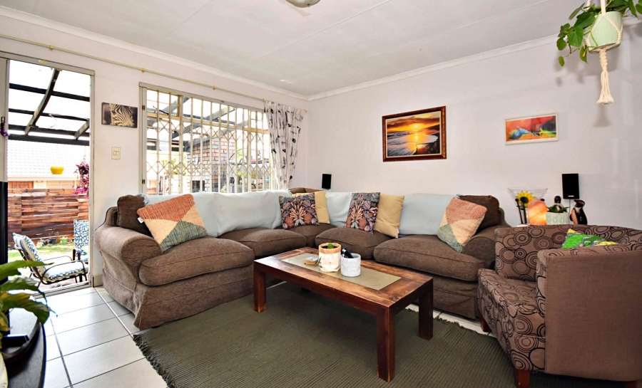 2 Bedroom Property for Sale in Sonneglans Gauteng