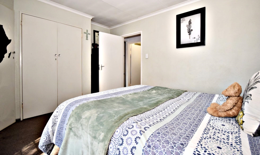 2 Bedroom Property for Sale in Sonneglans Gauteng