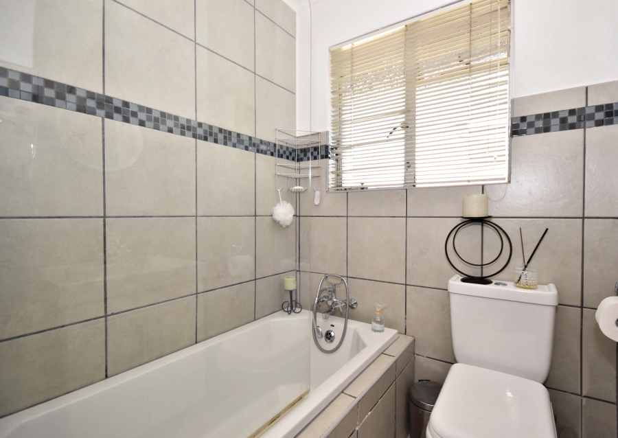 2 Bedroom Property for Sale in Sonneglans Gauteng