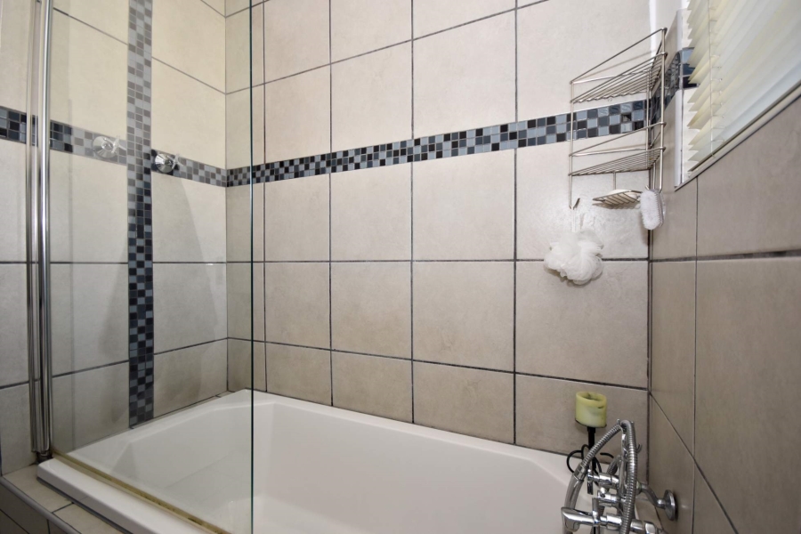 2 Bedroom Property for Sale in Sonneglans Gauteng