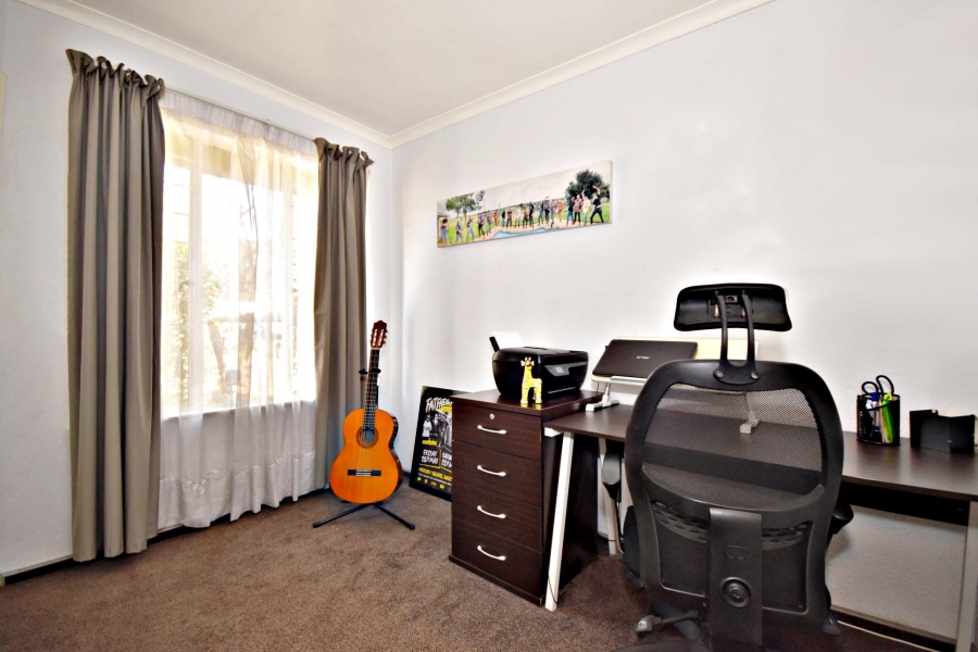 2 Bedroom Property for Sale in Sonneglans Gauteng