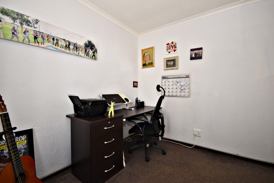 2 Bedroom Property for Sale in Sonneglans Gauteng