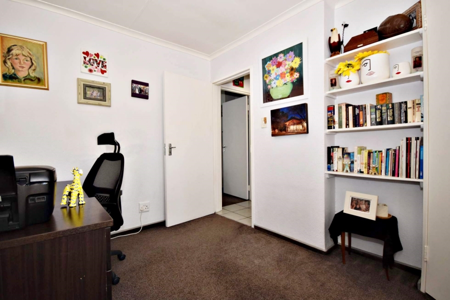 2 Bedroom Property for Sale in Sonneglans Gauteng