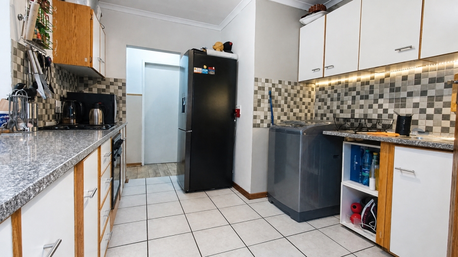 To Let 2 Bedroom Property for Rent in Rooihuiskraal North Gauteng