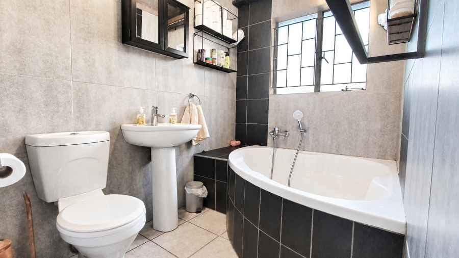 To Let 2 Bedroom Property for Rent in Rooihuiskraal North Gauteng