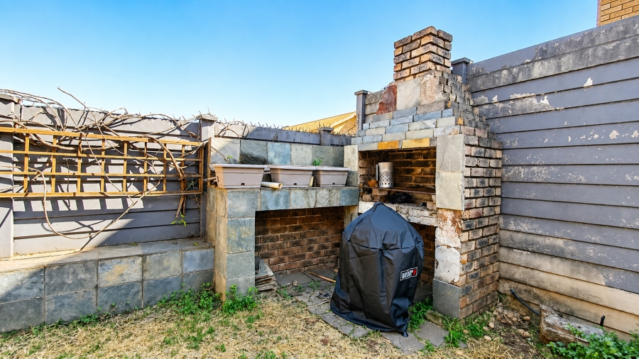 To Let 2 Bedroom Property for Rent in Rooihuiskraal North Gauteng