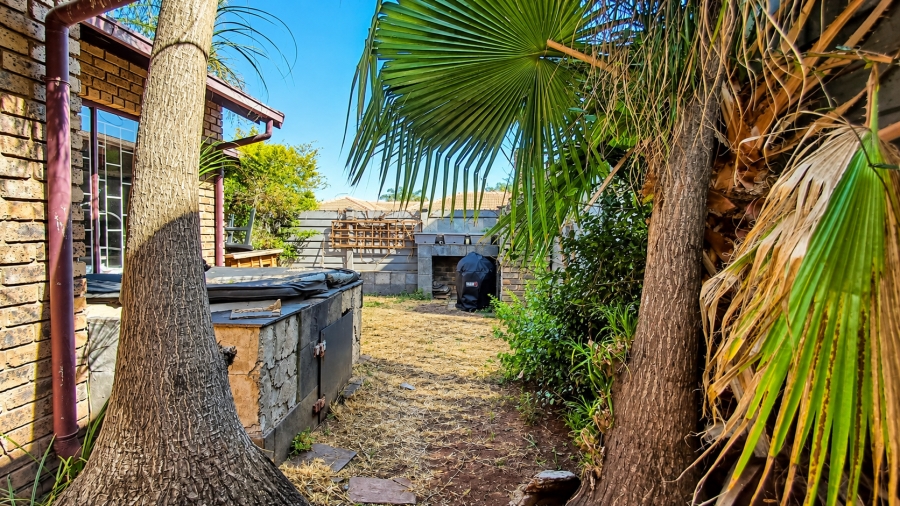 To Let 2 Bedroom Property for Rent in Rooihuiskraal North Gauteng