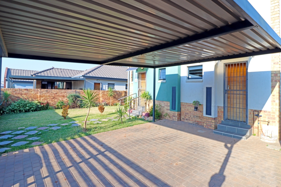 To Let 4 Bedroom Property for Rent in Cosmo City Gauteng