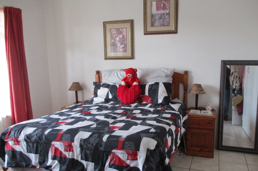 2 Bedroom Property for Sale in Kenmare Gauteng