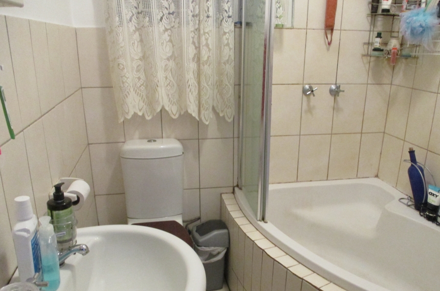 2 Bedroom Property for Sale in Kenmare Gauteng