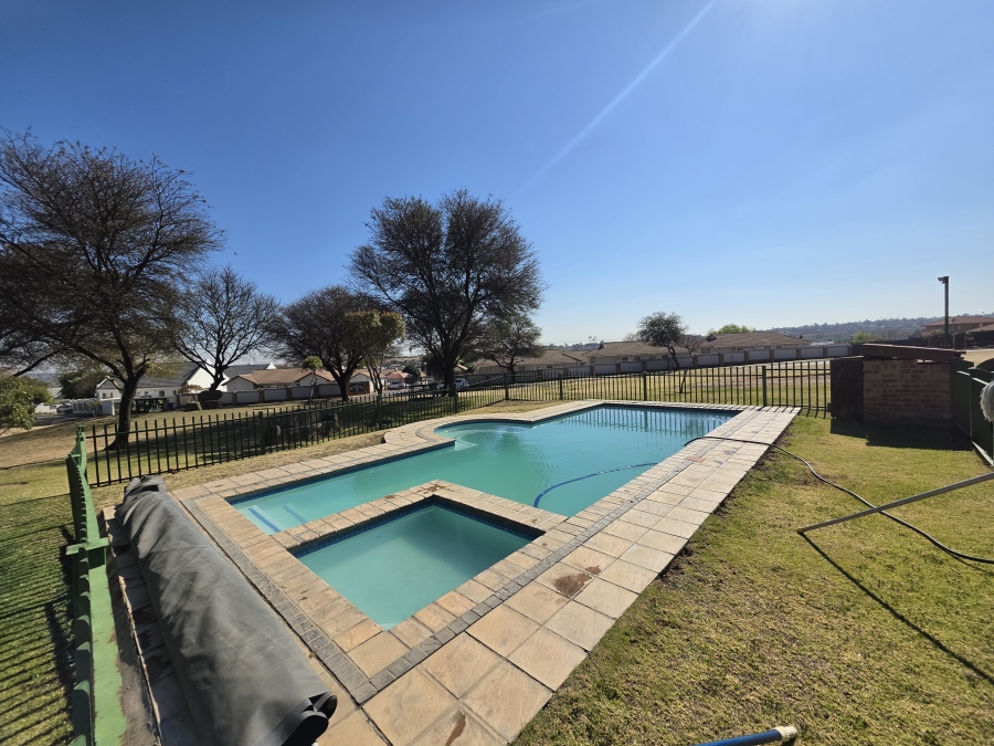 3 Bedroom Property for Sale in Kosmosdal Gauteng