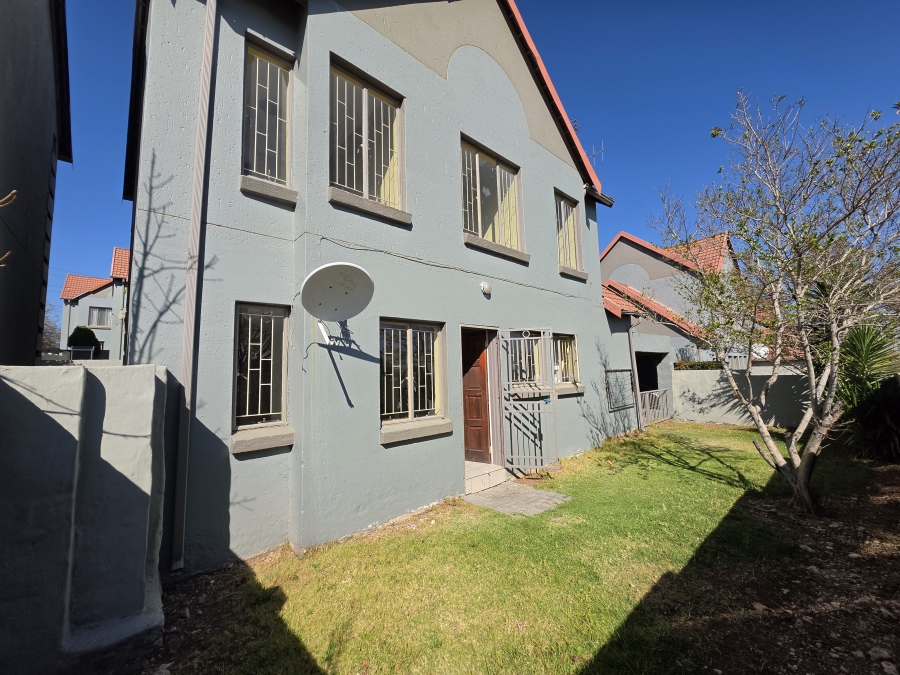 3 Bedroom Property for Sale in Kosmosdal Gauteng