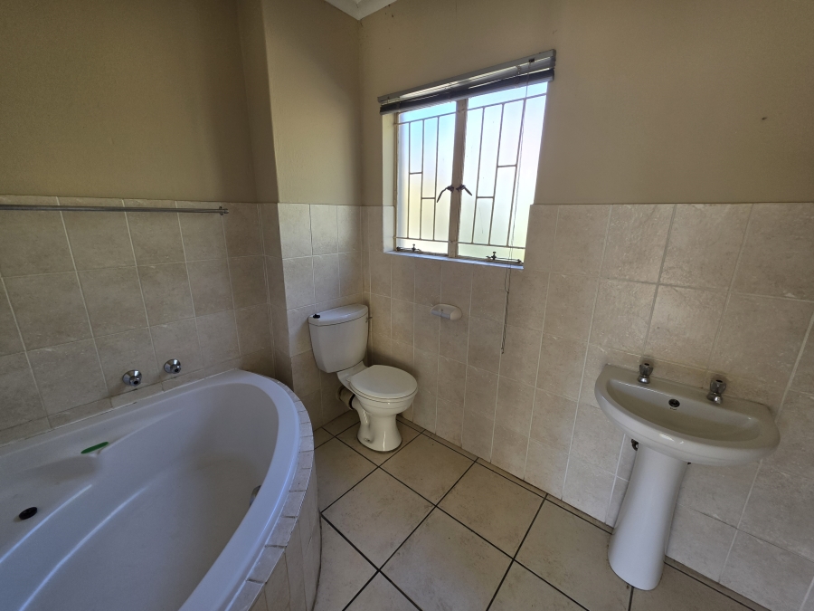 3 Bedroom Property for Sale in Kosmosdal Gauteng