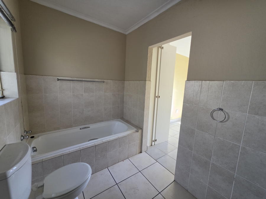 3 Bedroom Property for Sale in Kosmosdal Gauteng